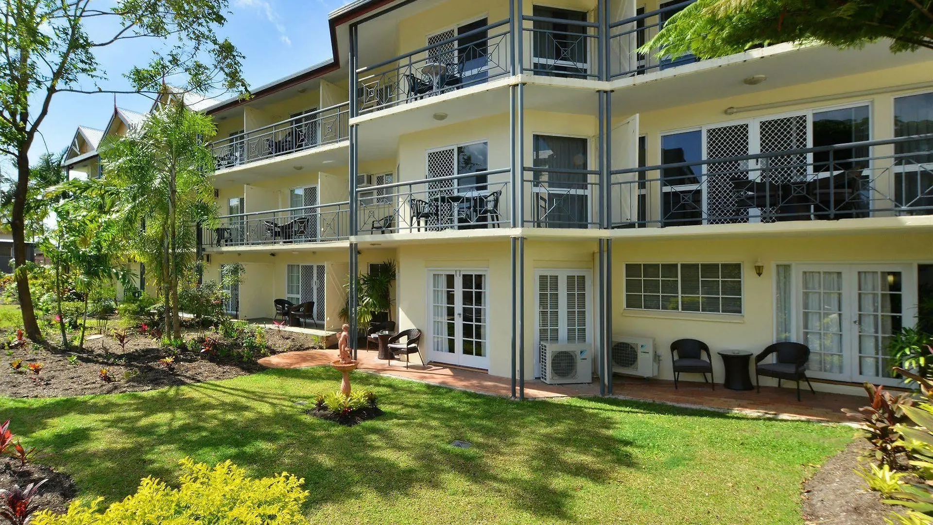 Cairns Queenslander Hotel & Apartments Aparthotel