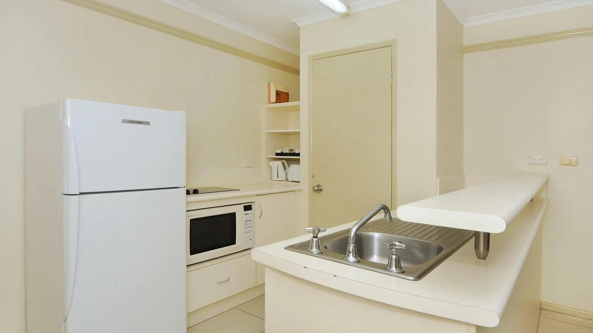 Cairns Queenslander Hotel & Apartments 4*,  Australia