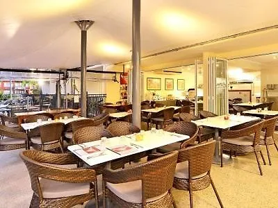 Cairns Queenslander Hotel & Apartments 4*,