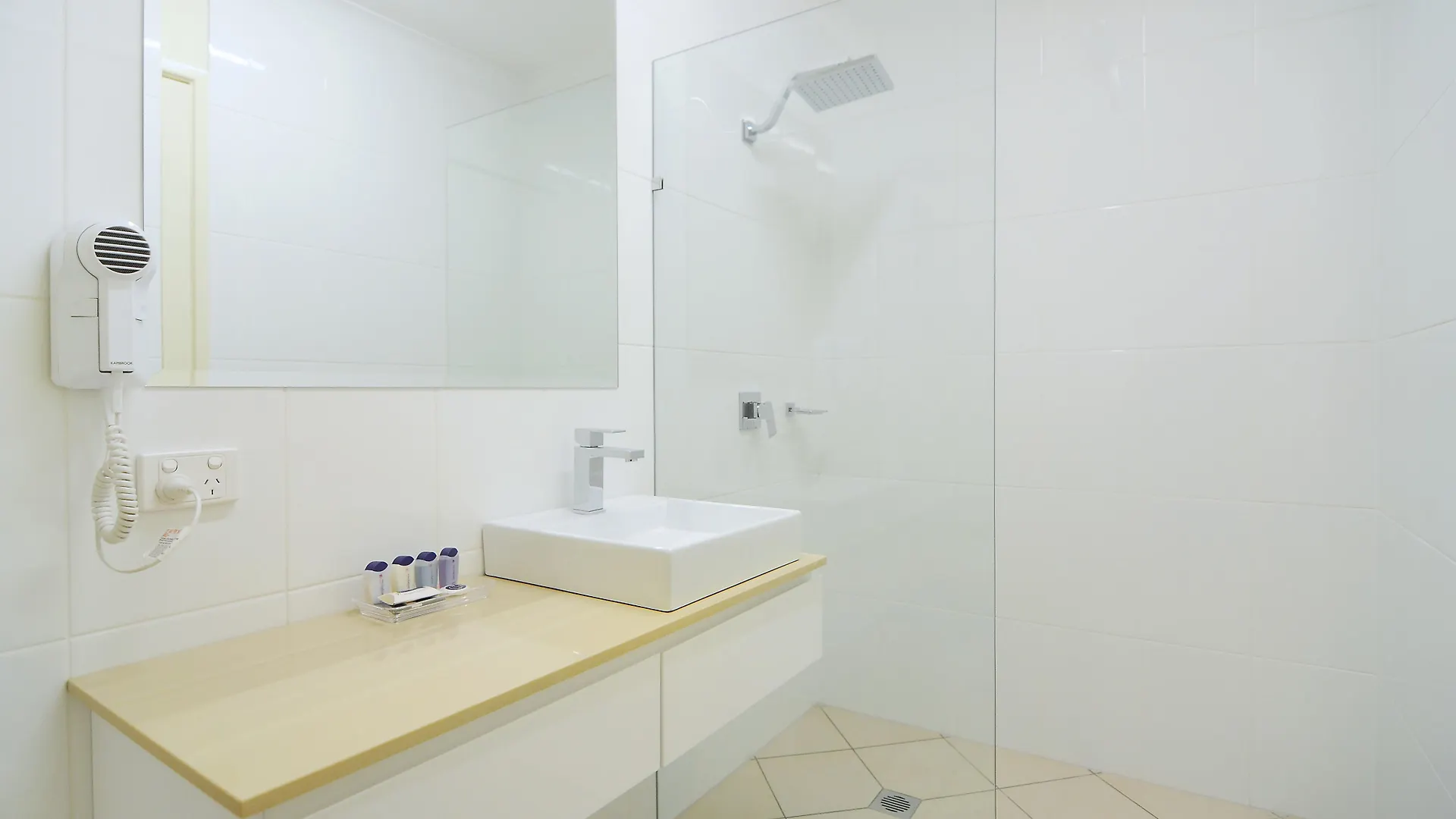 Cairns Queenslander Hotel & Apartments